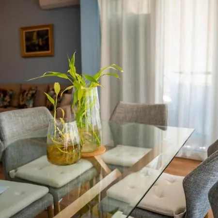 Centre Lions Gate 3 Apartment